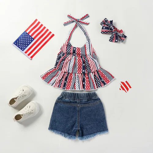 Vista 3 de Noubeau Traje de niña del 4 de julio con diseño de bandera americana, top halter para niñas, jeans rasgados, pantalones cortos de mezclilla, ropa