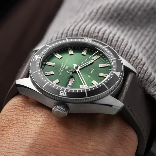 Vista 2 de Timex Waterbury Dive automático de 1575in Waterbury Dive Automático de 1575in