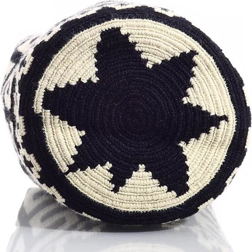 Vista 4 de WYOU Designer Collection, Handwoven Hobo Bucket Bag in Wayuu Crochet