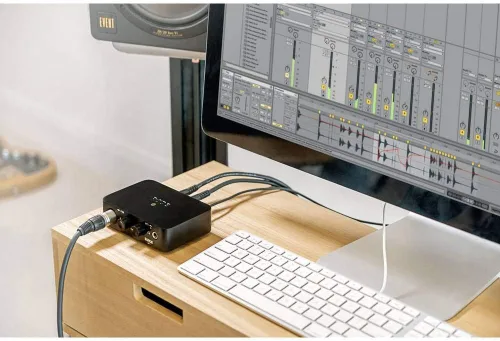 Vista 2 de Rode Interfaz de audio USB AI-1, color negro