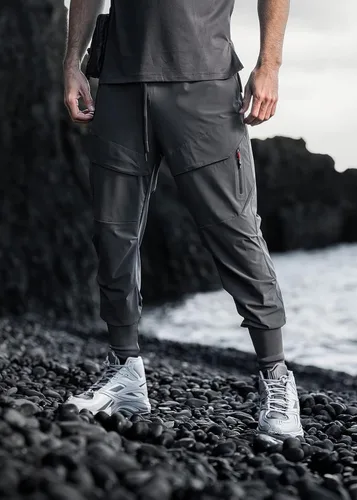 Vista 3 de MECH-ENG Pantalones deportivos para hombre, de secado rápido, pantalones deportivos de entrenamiento tipo cargo para fitness, pantalones ajustados