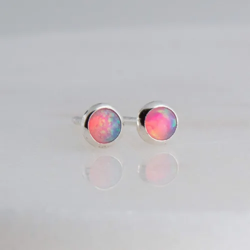 Vista 119 de Aretes pequeños de plata de ley para cartílago, tragus, hélix, múltiples piercings hipoalergénicos, piedra natal para mujer, juego de bisel