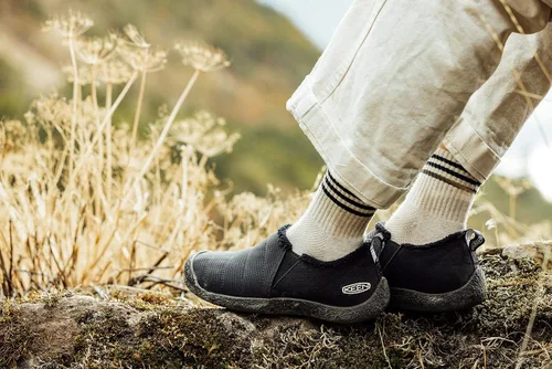 Vista 6 de Pantuflas antiderrapantes KEEN para mujer