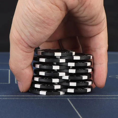 Vista 8 de Fichas de póquer de 11.5 gramos, 100 piezas de fichas de póquer de casino para Texas Hold'em, fichas de blackjack, kit de juegos de póquer