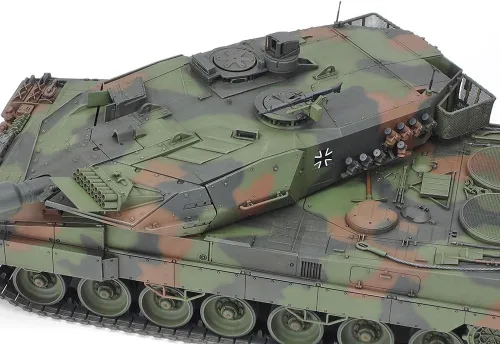 Vista 6 de Tamiya 35271 Leopard 2 A6 Tanque de batalla principal de juguete