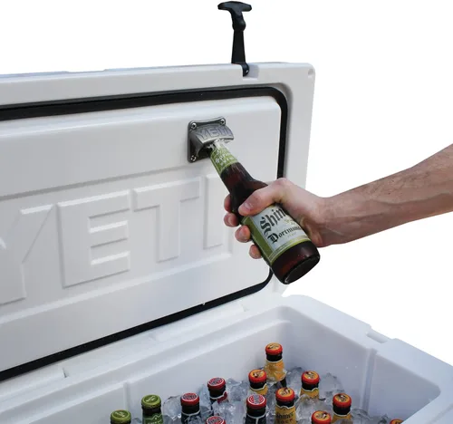 Vista 3 de YETI Abrebotellas montado en la pared o en el refrigerador