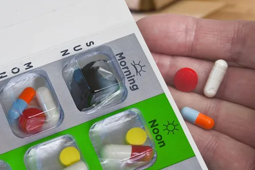Vista 5 de SureMed - Tarjeta desechable de 7 días, 4 pases (4 dosis por día) con 100 tarjetas y 100 ampollas