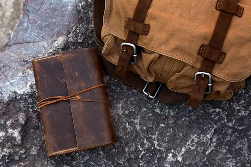 Vista 3 de Funda de cuero rústico personalizada para diario A5, organizador de cubierta de cuaderno recargable cosido a mano para Leuchtturm 1917 mediano A5