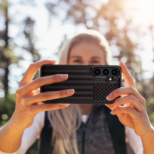 Vista 7 de Carveit Wood Case for Galaxy S24, The Classic American Flag, Black Bandera americana-Madera oscura