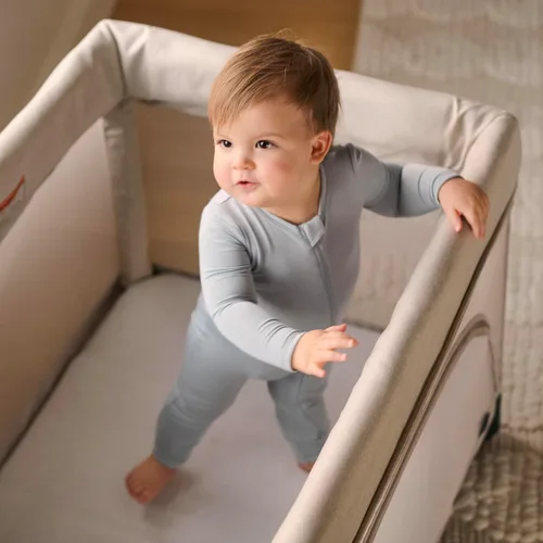 Vista 6 de UPPAbaby Funda de colchón para Remi Playard, suave y transpirable, lavable a máquina, algodón orgánico