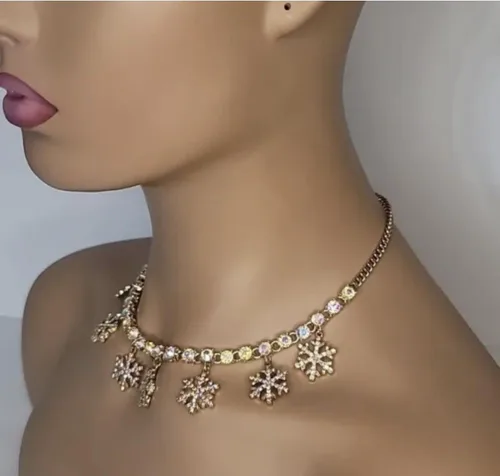 Vista 3 de Betsey Johnson Collar con colgante corto de ciervo