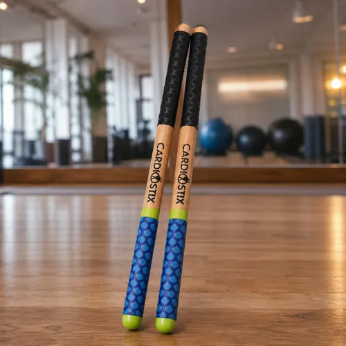 Vista 5 de CardioStix Baquetas de cardio de madera de nogal americano con peso de 4.5 onzas por juego (1 par) con empuñaduras negras Batería, fitness, clase