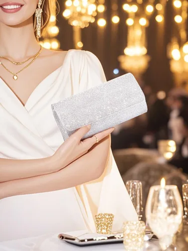 Vista 3 de Naimo - Deslumbrante bolsa pequeña de solapa, con cadena desmontable para eventos nocturnos.
