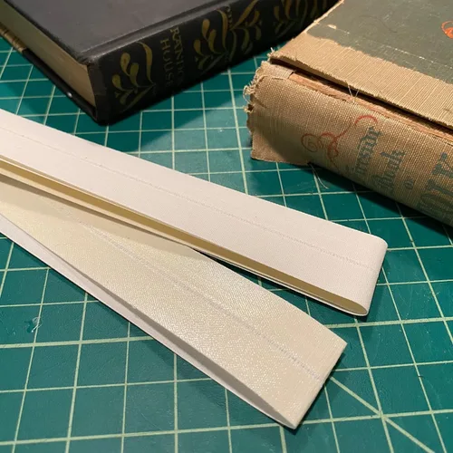 Vista 4 de Lineco, Cinta de reparación de libros activada por agua, para cubiertas de bisagras, folletos de reparación, cubiertas y páginas de papel, sin