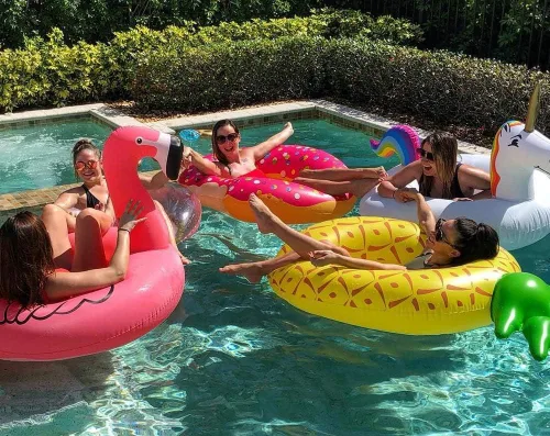 Vista 5 de Flotador inflable grande de piña para adultos