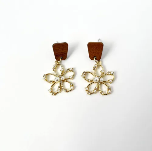 Vista 7 de Flowers & Pearls Dangle Earrings