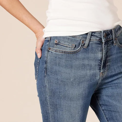 Vista 4 de Tienda Essentials Jeans ajustados de talle alto para mujer