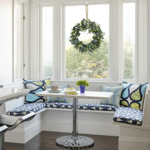 Vista 2 de Realdo - Corona de eucalipto artificial, hojas verdes con algodón para decoración de festividades, ideal para la puerta frontal, ventana