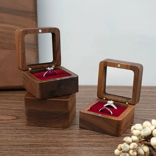 Vista 2 de Caja de anillo de madera, funda transparente para anillo de tragaluz, caja cuadrada de madera maciza para almacenamiento de joyas, almohada