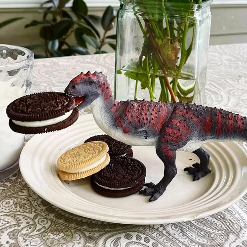 Vista 6 de Safari Ltd. Figura Majungasaurus – Modelo detallado de dinosaurio de 10 pulgadas – Juguete educativo para niños, niñas y niños a partir de 3 años