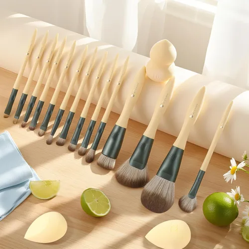 Vista 4 de DUcare Juego de 18 brochas de maquillaje, esponjas de maquillaje, bolsa de Beige