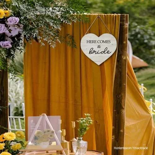 Vista 2 de Letrero de madera con forma de corazón de HERE COMES THE BRIDE, letrero rústico de decoración de boda, letrero de niña de las flores, letrero