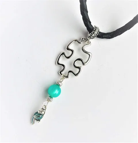 Vista 2 de Blue Parrot Bird, Puzzle, Fiber Glass Necklace Sterling Silver Chain Ends Black Leatherette