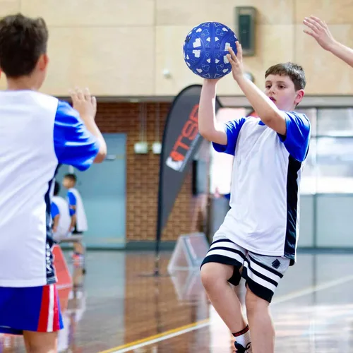 Vista 6 de Baloncesto tamaño 6 para niñas, niños, jóvenes y mujeres, baloncesto de goma para entrenamiento en interiores y exteriores, práctica