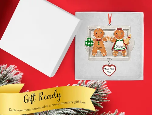 Vista 3 de Adorno de Navidad personalizado hecho con pareja de amor 2026 Familia de 2 de jengibre Decoración para árbol de Navidad Nuestro primer recuerdo