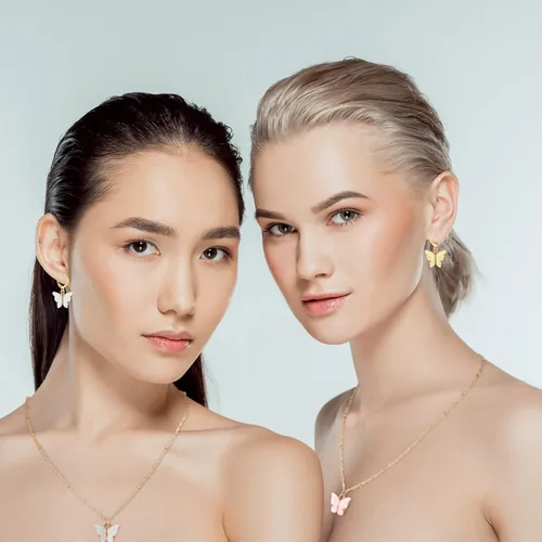 Vista 6 de Sasylvia Juego de 18 aretes de collar de mariposa acrílica, collar con colgante de mariposa acrílica, aretes de mariposa, juego de joyas de mariposa