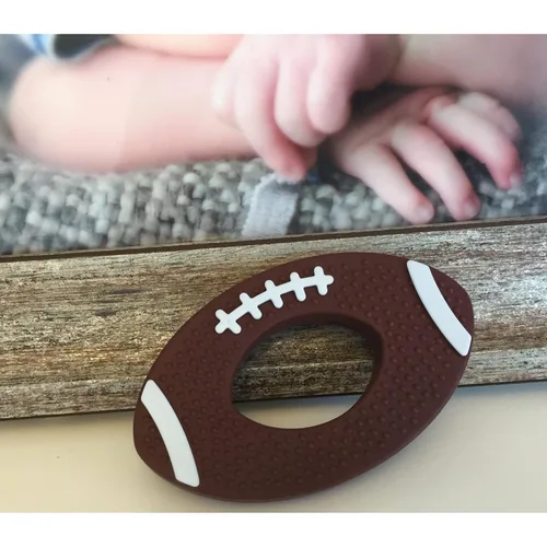 Vista 2 de Mordedor de fútbol de silicona, silicona de grado alimenticio, mordedor sensorial para bebés y niños pequeños fútbol americano