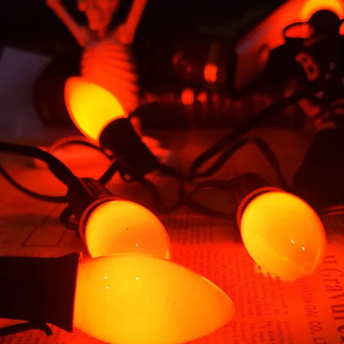 Vista 2 de Luces LED C9 de Halloween, 25 pies, 26 bombillas, ahorro de energía de 120 V, luces conectables resistentes a la intemperie IP44 para patio, techo