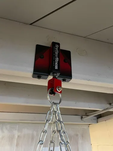 Vista 2 de Firstlaw Fitness Joist Mount 200 - Colgador pesado para saco de boxeo - para bolsas pesadas de 120 libras a 200 libras - Fabricado en los Estados