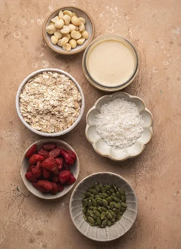 Vista 4 de Yupik Nueces de macadamia, piezas medianas, 2.2 libras (35.2 onzas), sin gluten, kosher, nueces crudas, trozos rotos, sin sal, sin tostar, sin