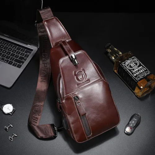 Vista 6 de BULLCAPTAIN Bolso bandolera de cuero genuino para hombre, mochila cruzada para senderismo, casual, bolsa de hombro con puerto de carga USB