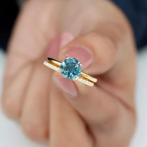 Vista 7 de Juego de anillos de boda solitario de topacio azul Londres de 2 quilates con moissanita, topacio y moissanita, juego de anillos de novia de topacio