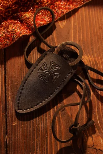 Vista 6 de Armory Replicas Navaja de bolsillo celta con funda de cuero - Cuchillo vintage de hoja fija - Réplica medieval forjada a mano Celta - Funda Negra