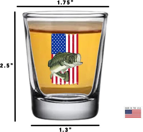 Vista 3 de Rogue River Tactical Bandera de Estados Unidos Bass Pesca Shot Glass Regalo Para Pescador Papá, Abuelo o Hermano Pescado