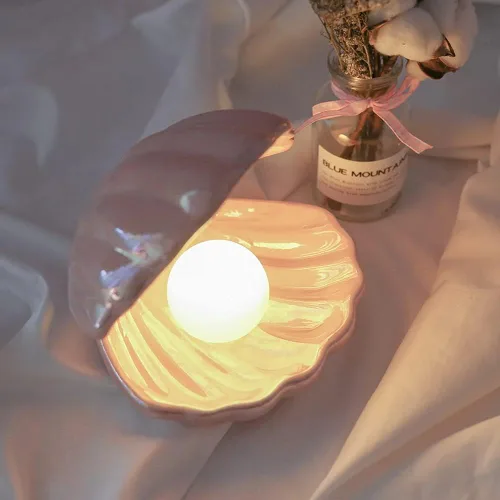 Vista 3 de Koolouispoper Ins estilo japonés de cerámica concha perla noche luz serpentina sirena hada Shell lámpara de noche para cabecera decoración del hogar