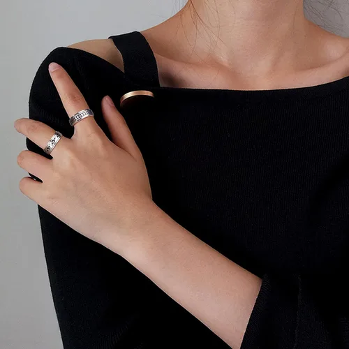 Vista 4 de FUNRUN JEWELRY Juego de 4 anillos giratorios de acero inoxidable para mujeres y hombres, anillos de banda para la ansiedad, luna, estrella, celta