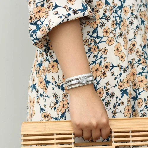 Vista 7 de FANCY SHINY - Pulsera de cuero de estilo bohemio con cierre magnético y cuentas de cristal, regalo para mujeres, adolescentes y niñas