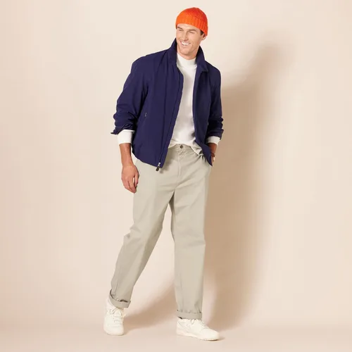 Vista 8 de Tienda Essentials Pantalón chino de corte clásico, resistente a las arrugas, sin pinzas, para hombre (disponible en tallas grandes y altas)