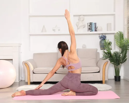 Vista 2 de RUNNING GIRL - Brasier deportivo con tirantes delgados para mujer brasier de yoga con soporte medio copas extraíbles y espalda cruzada