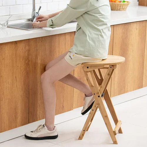 Vista 2 de Taburete plegable de 24 pulgadas, taburete de cocina plegable de madera sin respaldo para isla de cocina, sillas plegables de altura de mostrador