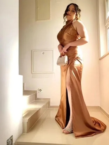 Vista 7 de SUOLUOS Vestido de dama de honor con cuello halter de sirena, vestidos largos de satén para baile de graduación, vestido de fiesta de noche formal