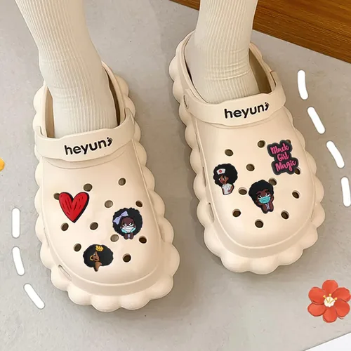 Vista 6 de 55 dijes de decoración de zapatos para niños, niñas, mujeres, adolescentes, Black Live Matters Kids Clog Accessories Pin Fit Garden Sandals Bracelet
