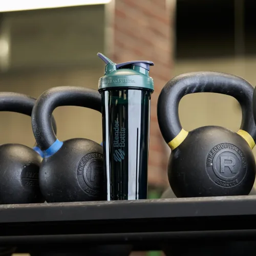 Vista 6 de BlenderBottle - Botella agitadora Pro Series ideal para licuados de proteínas y preentrenamiento, 28 onzas, color verde completo