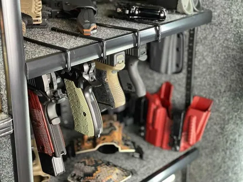 Vista 2 de Adoreal 10 soportes para pistolas, estante seguro para pistolas o apilar en el gabinete de armas, accesorio seguro para armas, organizador