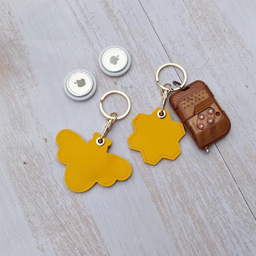 Vista 4 de CATCH ON Paquete de 2 fundas de cuero para Airtag para llavero, bonitos accesorios Kawaii adecuados para Airtag
