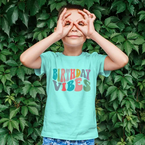 Vista 6 de Camisetas de cumpleaños Groovy para niñas pequeñas y jóvenes